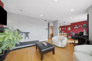 3008 W Addison St, Chicago, IL 60618 - Photo 4