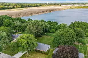 136 Scott Dr, East Dundee, IL 60118 - Photo 2