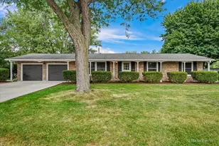 136 Scott Dr, East Dundee, IL 60118 - Photo 1