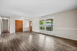 136 Scott Dr, East Dundee, IL 60118 - Photo 4