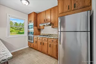 136 Scott Dr, East Dundee, IL 60118 - Photo 8