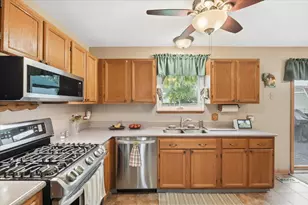 1860 Carl Dr, Round Lake Beach, IL 60073 - Photo 8