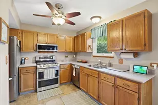 1860 Carl Dr, Round Lake Beach, IL 60073 - Photo 10