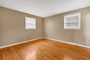 2736 Wall Ave, Waukegan, IL 60087 - Photo 10