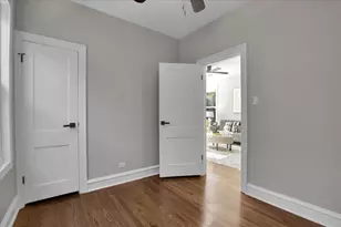9824 S Escanaba Ave, Chicago, IL 60617 - Photo 10