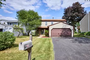 593 Iroquois Trail, Carol Stream, IL 60188 - Photo 2