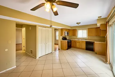 593 Iroquois Trail, Carol Stream, IL 60188 - Photo 6