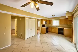 593 Iroquois Trail, Carol Stream, IL 60188 - Photo 6