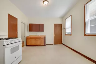 2856 W 38th Pl, Chicago, IL 60632 - Photo 4