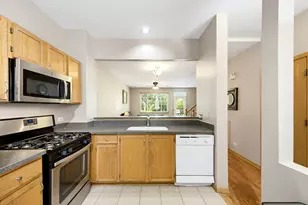 7411 Grandview Ct, Carpentersville, IL 60110 - Photo 4