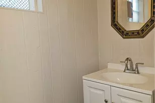 10638 S Eberhart Ave, Chicago, IL 60628 - Photo 16
