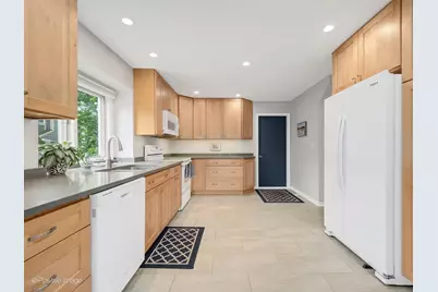 517 Renn Court, Wheaton, IL 60187 - Photo 8