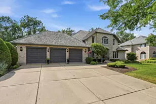 8416 Evergreen Ln, Darien, IL 60561 - Photo 2