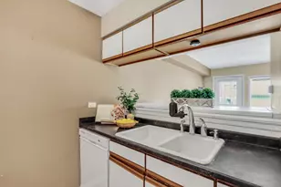 539 Quail Creek Dr, Grayslake, IL 60030 - Photo 8