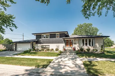 801 Memorial Drive, Calumet City, IL 60409 - Photo 1