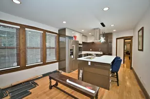 2437 W North Shore Ave, Chicago, IL 60645 - Photo 18