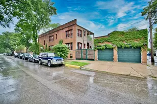 2437 W North Shore Ave, Chicago, IL 60645 - Photo 2