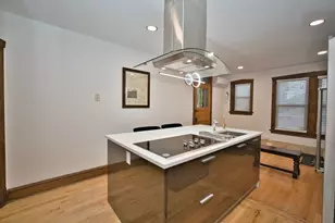 2437 W North Shore Ave, Chicago, IL 60645 - Photo 8