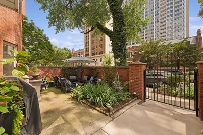 716 W Junior Terrace #A, Chicago, IL 60613 - Photo 2