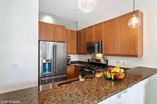 101 W Superior St, Chicago, IL 60654 - Photo 8