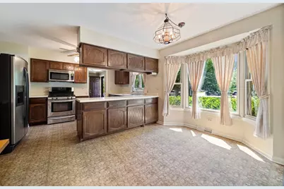 2218 N Williamsburg Street, Arlington Heights, IL 60004 - Photo 4