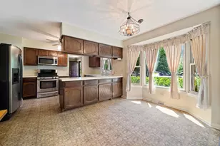 2218 N Williamsburg St, Arlington Heights, IL 60004 - Photo 4