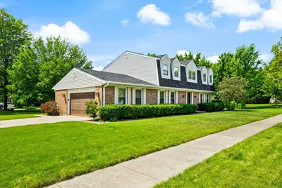 2218 N Williamsburg Street, Arlington Heights, IL 60004 - Photo 2