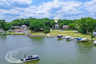 38 N Holly Ave, Fox Lake, IL 60020 - Photo 2