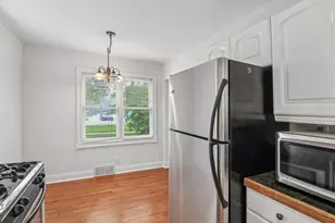 4811 Roslyn Rd, Downers Grove, IL 60515 - Photo 8