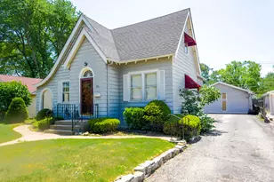 221 W Courtland St, Mundelein, IL 60060 - Photo 2