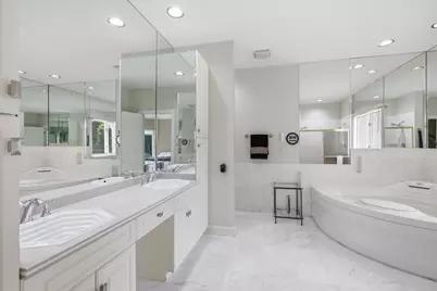 34 Robin Hood Ranch, Oak Brook, IL 60523 - Photo 8