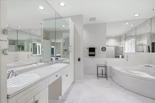 34 Robin Hood Ranch, Oak Brook, IL 60523 - Photo 8