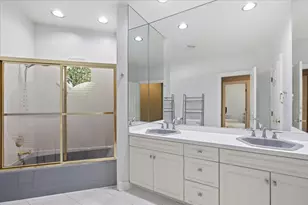 34 Robin Hood Ranch, Oak Brook, IL 60523 - Photo 20