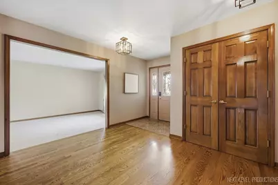 1054 S Oakland Avenue, Villa Park, IL 60181 - Photo 2
