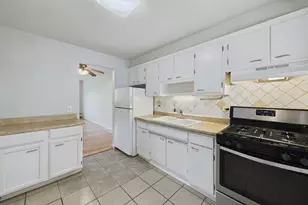 7019 N Ridge Blvd, Chicago, IL 60645 - Photo 12