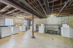 7019 N Ridge Blvd, Chicago, IL 60645 - Photo 24