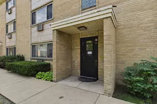 7019 N Ridge Blvd, Chicago, IL 60645 - Photo 4