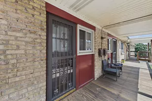 7019 N Ridge Blvd, Chicago, IL 60645 - Photo 22