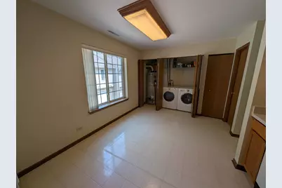 293 W Treehouse Lane, Round Lake, IL 60073 - Photo 4