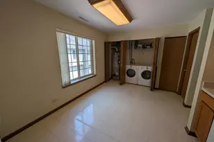 293 W Treehouse Ln, Round Lake, IL 60073 - Photo 4
