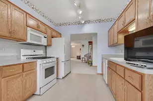 5553 Foxwoods Dr, Oak Lawn, IL 60453 - Photo 10