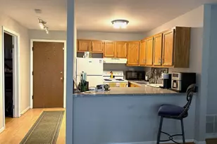 5810 Oakwood Dr, Lisle, IL 60532 - Photo 2