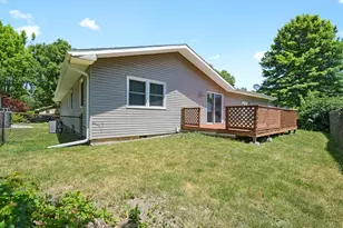 2205 Glenoak Dr, Champaign, IL 61821 - Photo 14