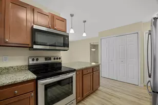2205 Glenoak Dr, Champaign, IL 61821 - Photo 4