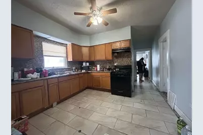11633 S Parnell Avenue, Chicago, IL 60628 - Photo 12