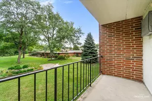 255 S West Ave, Elmhurst, IL 60126 - Photo 10