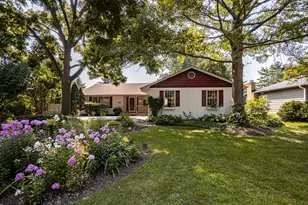915 S Jefferson St, Batavia, IL 60510 - Photo 1