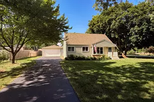 26W416 MacArthur Ave, Carol Stream, IL 60188 - Photo 2