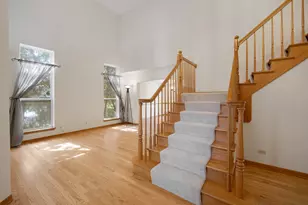 2519 Crestview Dr, Aurora, IL 60502 - Photo 2