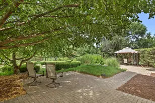 2519 Crestview Dr, Aurora, IL 60502 - Photo 32